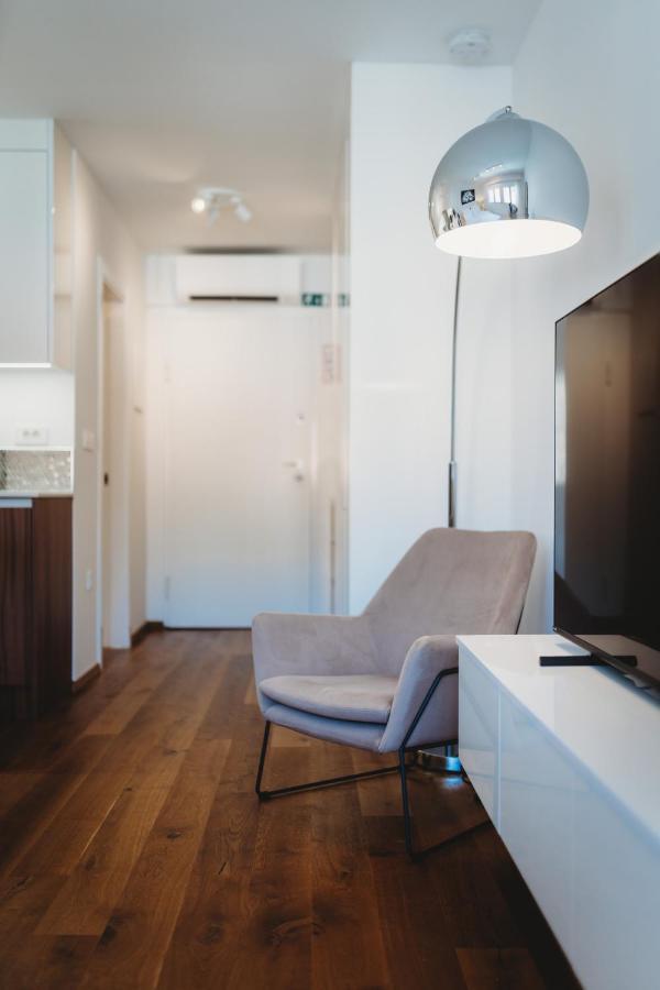 Romantic Jump Studio Overlooking River, Free Parking Ljubljana Exterior photo